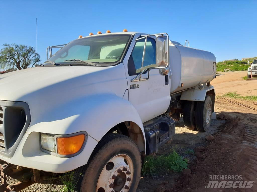 Ford F 750 Camion citerne à eau