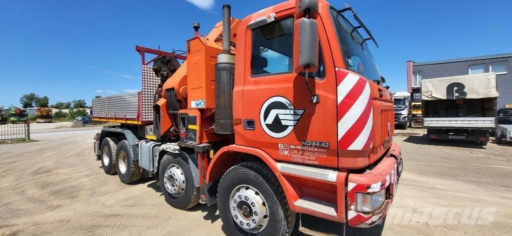 Astra HD 7  84.42 Camion plateau ridelle avec grue