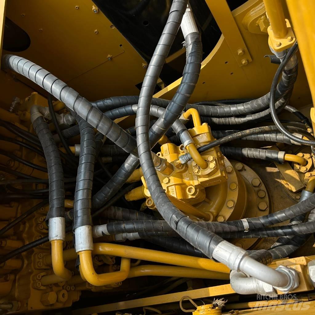 CAT 323D2L Pelle sur chenilles