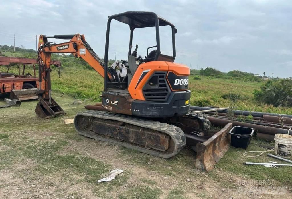 Doosan DX50 Pelle sur chenilles