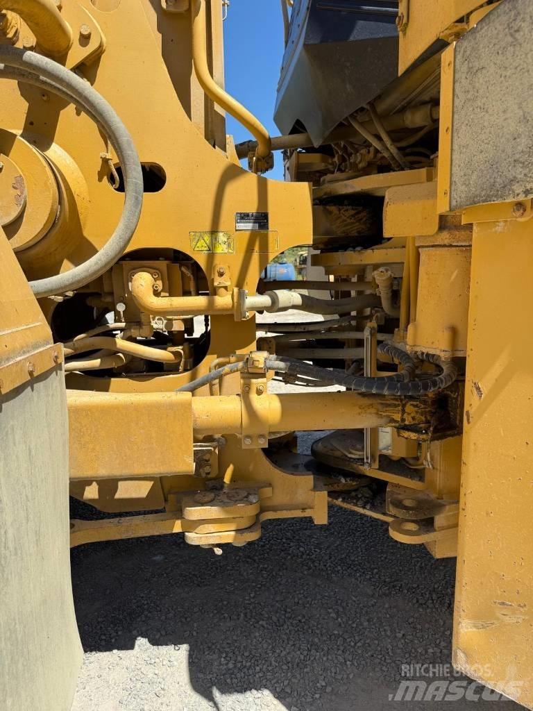 CAT 988 H Chargeuse sur pneus