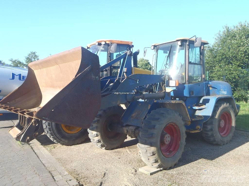 Volvo BM L45 defekt Chargeuse sur pneus