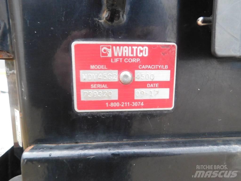 International 4300 Camion porte container