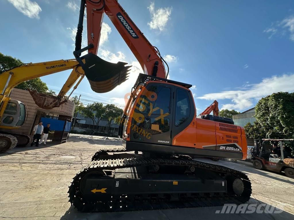 Doosan DX 225 LCA Pelle sur chenilles