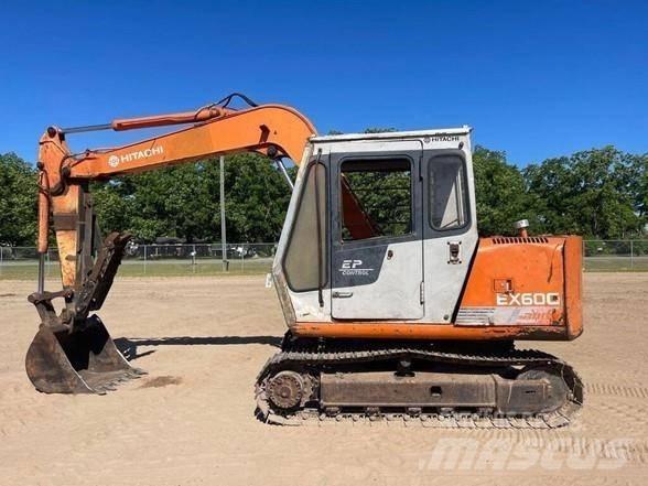 Hitachi EX 60 Pelle sur chenilles