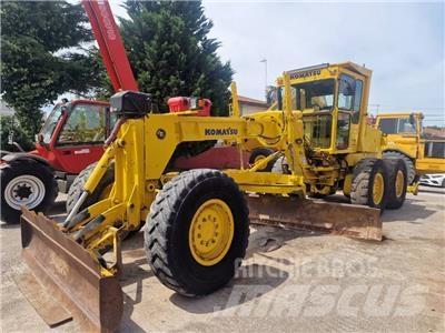 Komatsu GD 521 A-1 Niveleuse