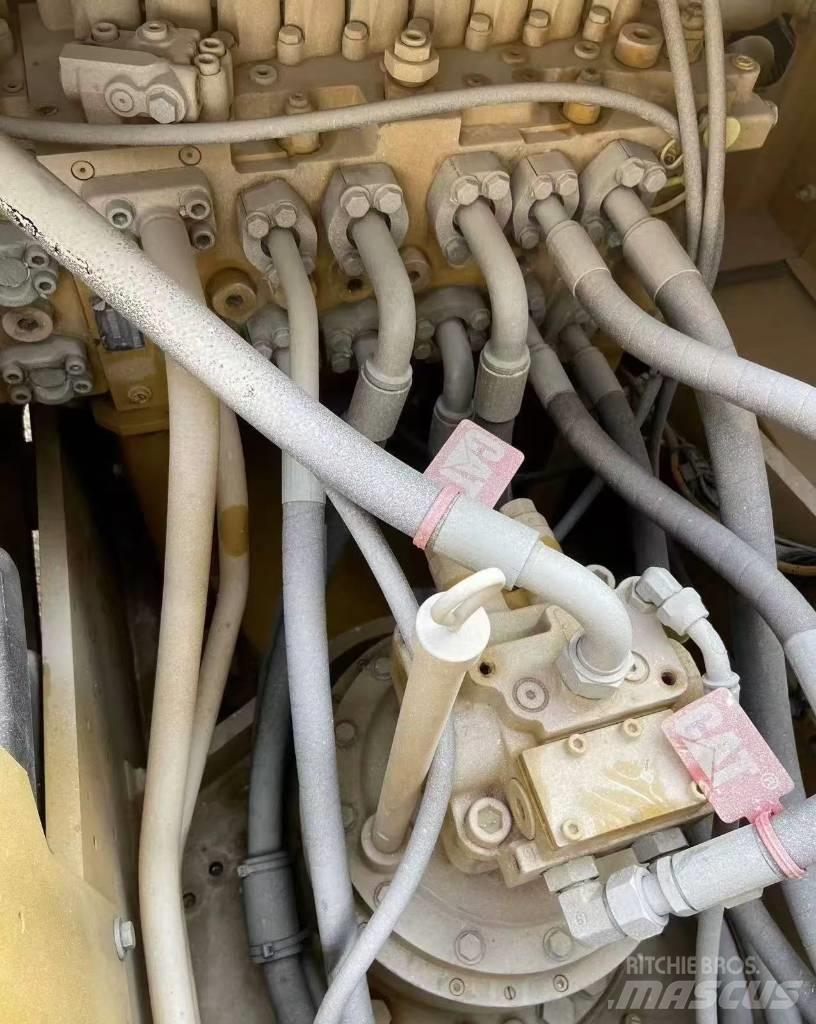 CAT 323 Pelle sur chenilles