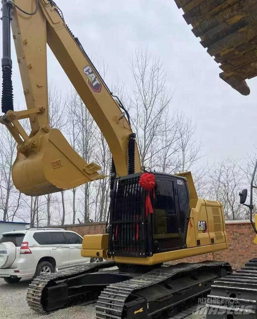 CAT 323 Pelle sur chenilles