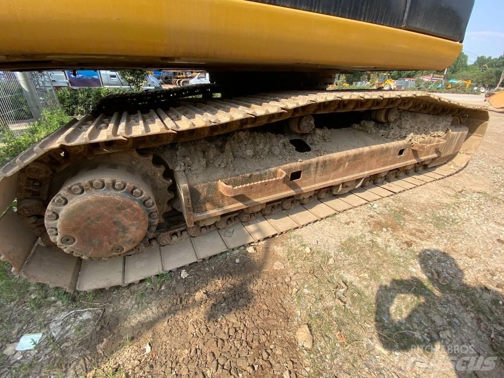 CAT 324D Pelle sur chenilles