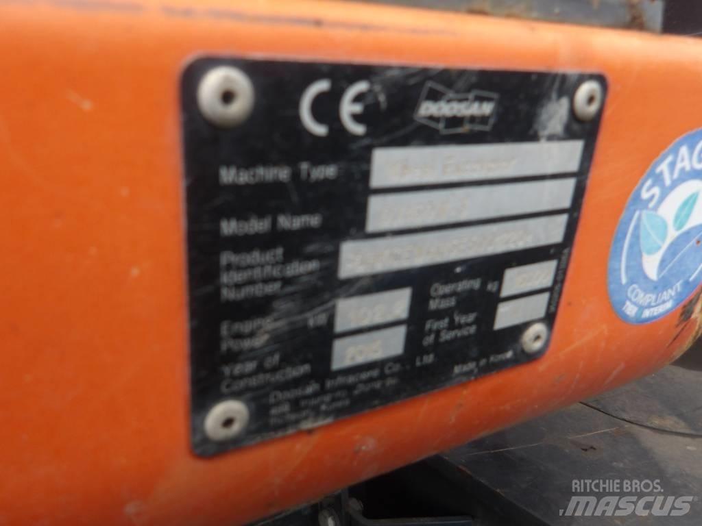 Doosan DX 160 W Pelle sur pneus