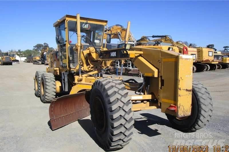 CAT 140K Niveleuse