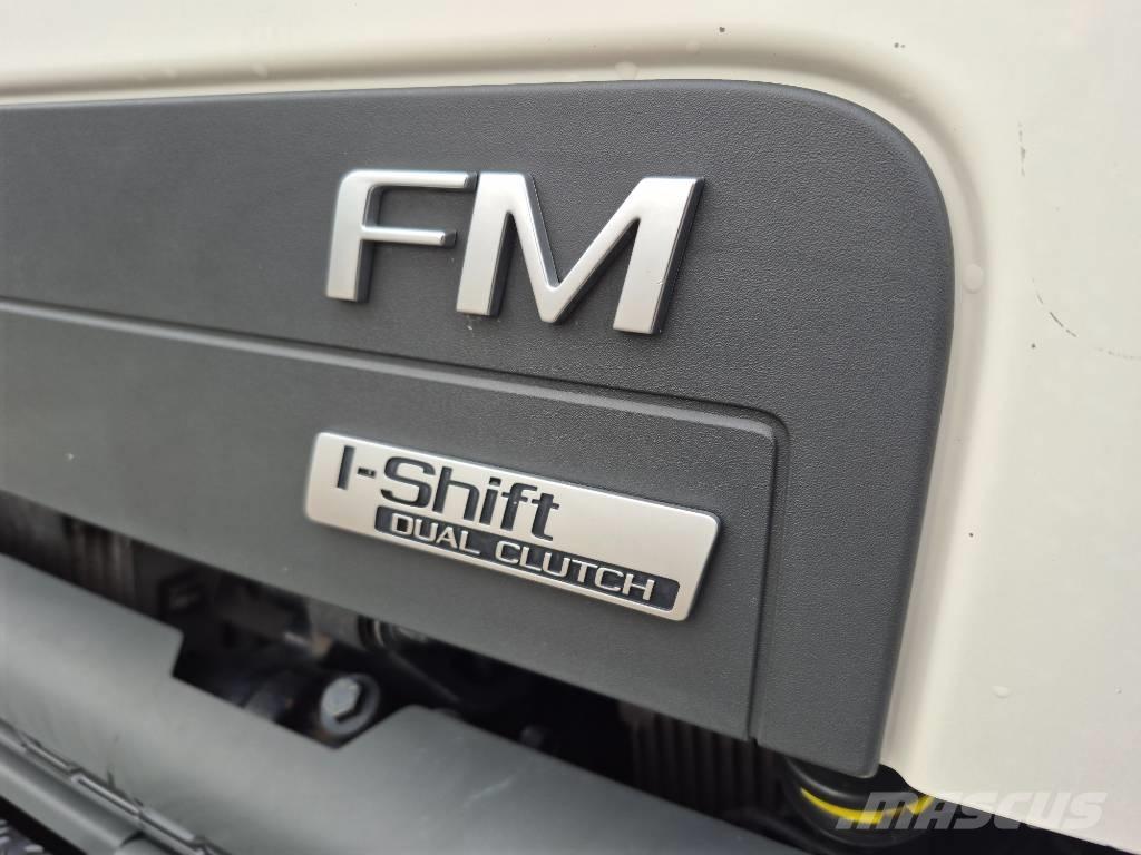 Volvo FM 540 Camion plateau ridelle avec grue