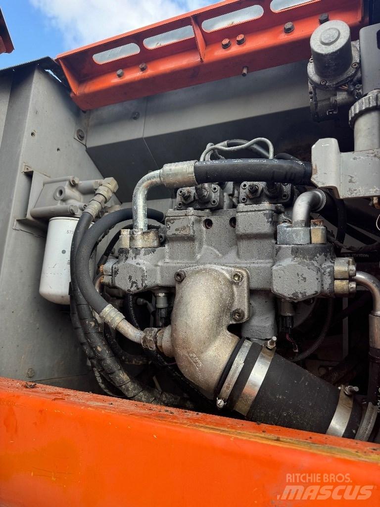 Hitachi ZX 210 Pelle sur chenilles