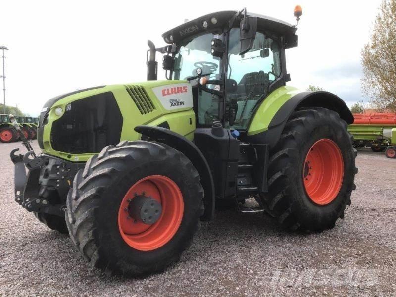 CLAAS AXION 850 Tracteur