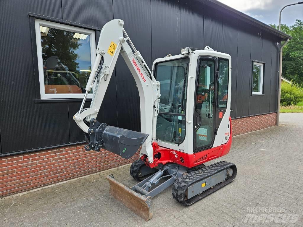 Takeuchi TB 216 Mini pelle < 7t