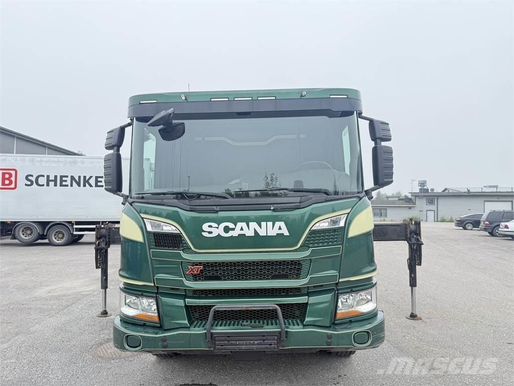 Scania P320 4x2 Camion plateau ridelle avec grue