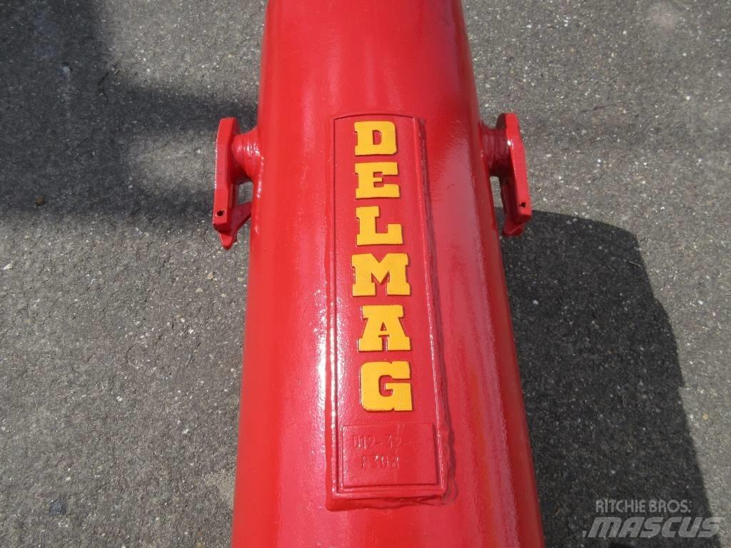 Delmag D12-32 Piston Pylone Diesel