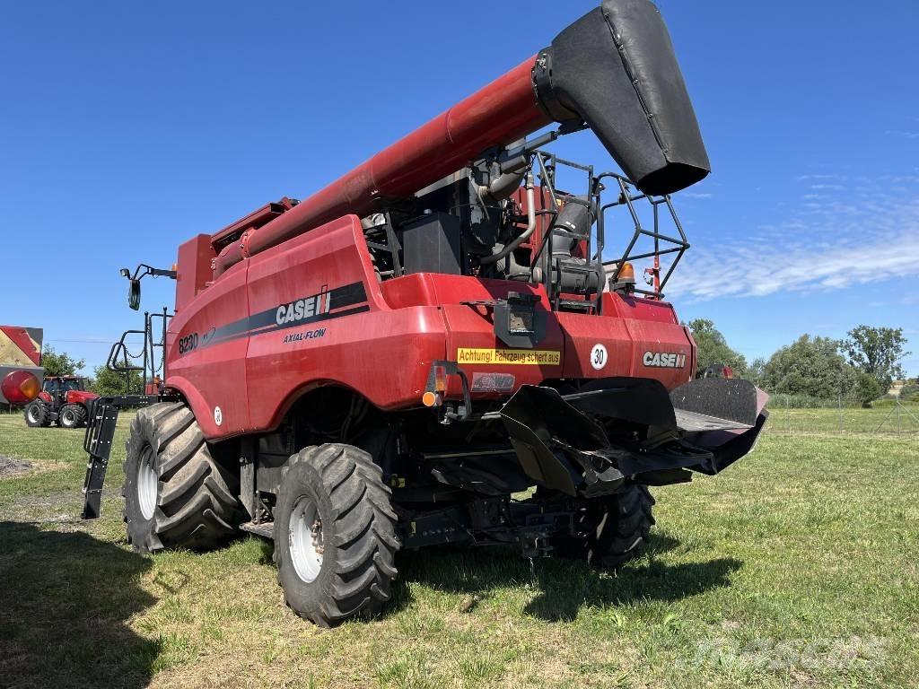 Case IH AF 8230 Moissonneuse batteuse