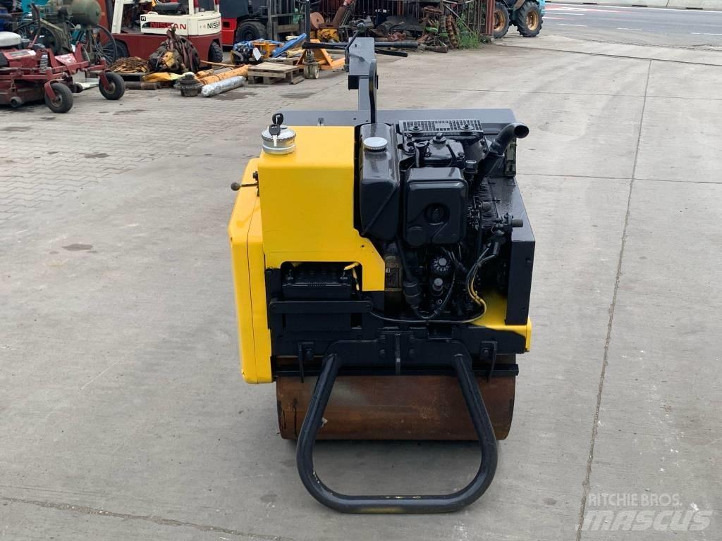 Mecalac MBR 71 Rouleaux vibrants tractés