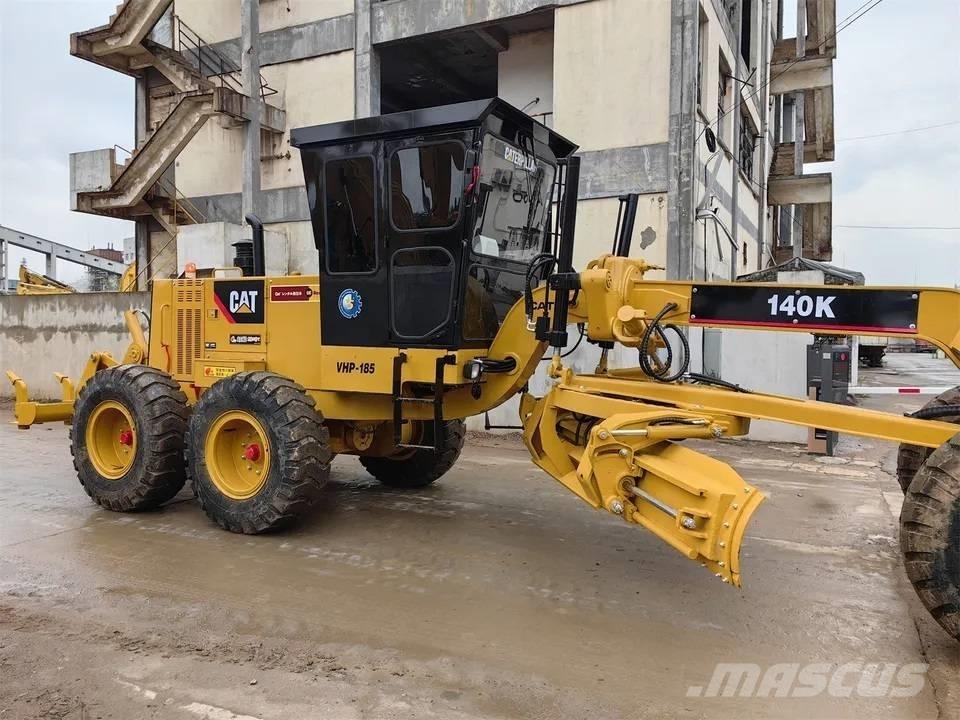 CAT 140K Niveleuse