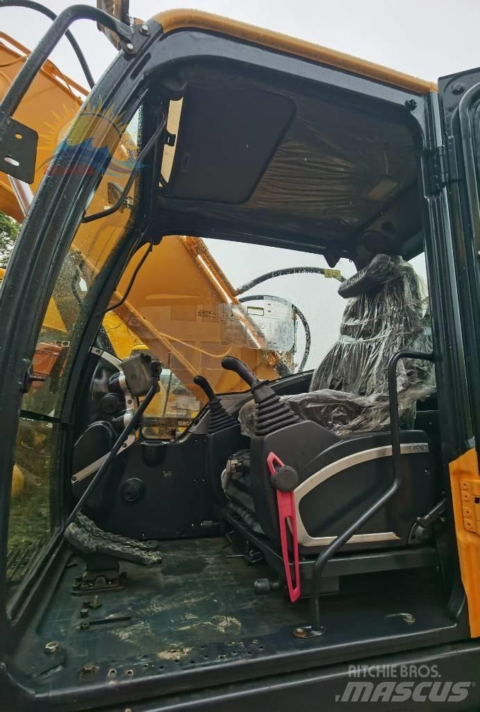 Hyundai R220LC-9S Pelle sur pneus