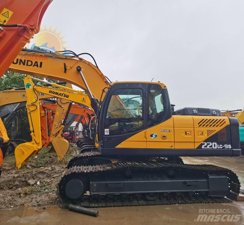 Hyundai R220LC-9S Pelle sur pneus