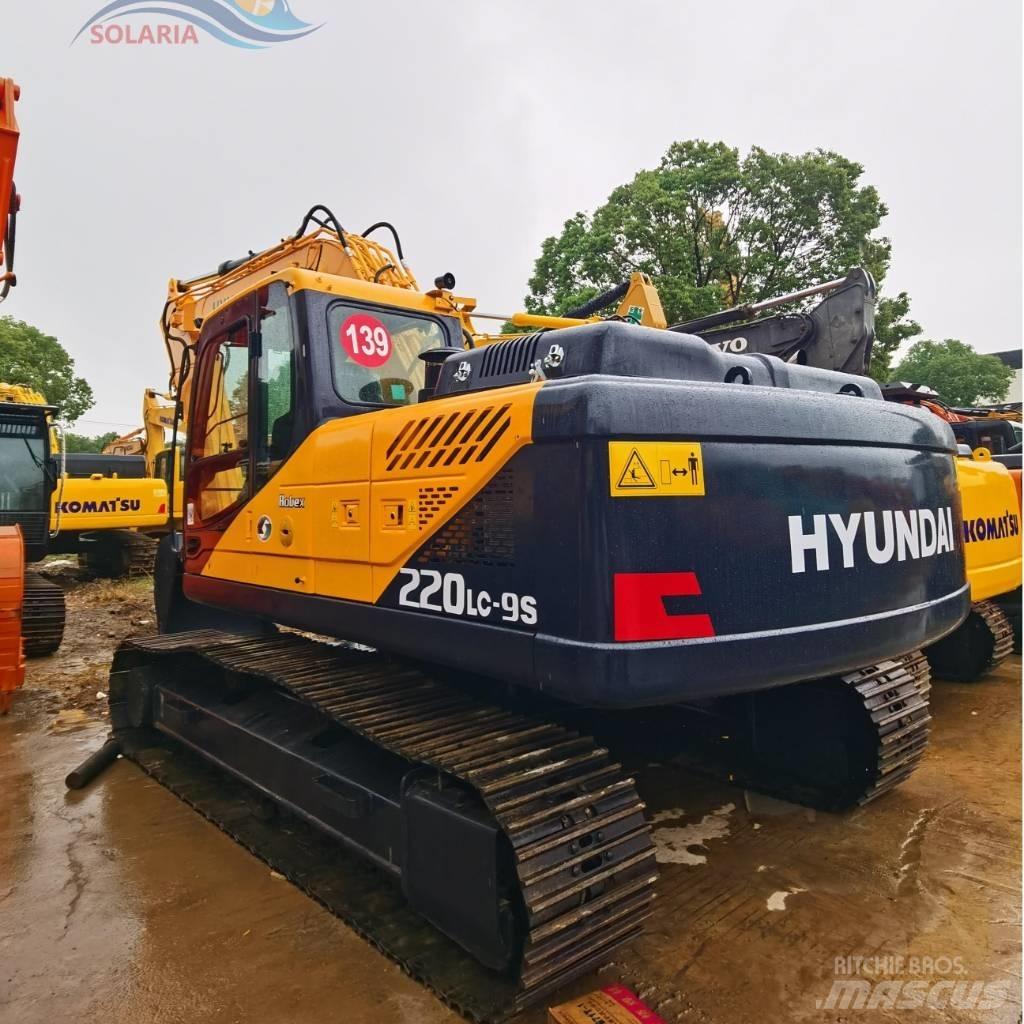 Hyundai R220LC-9S Pelle sur pneus