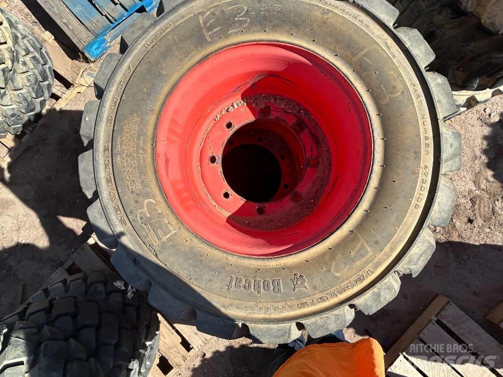 Bobcat 12x16.5 Tires Pneus, roues et jantes