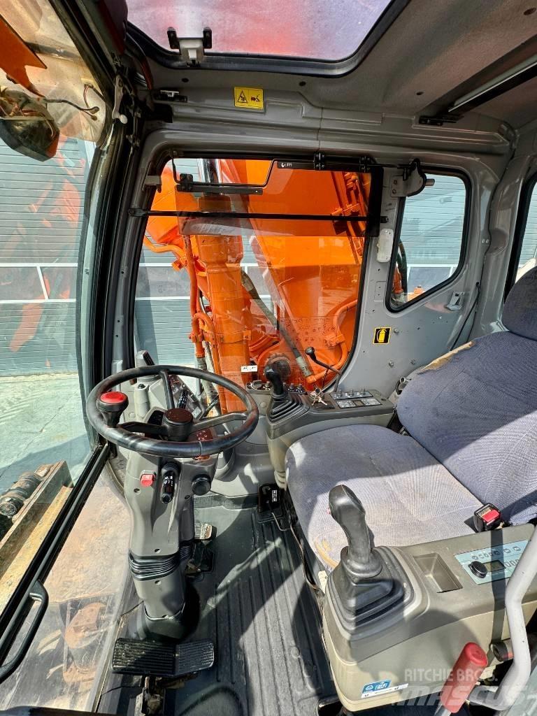 Hitachi ZX 180 W Pelle sur pneus
