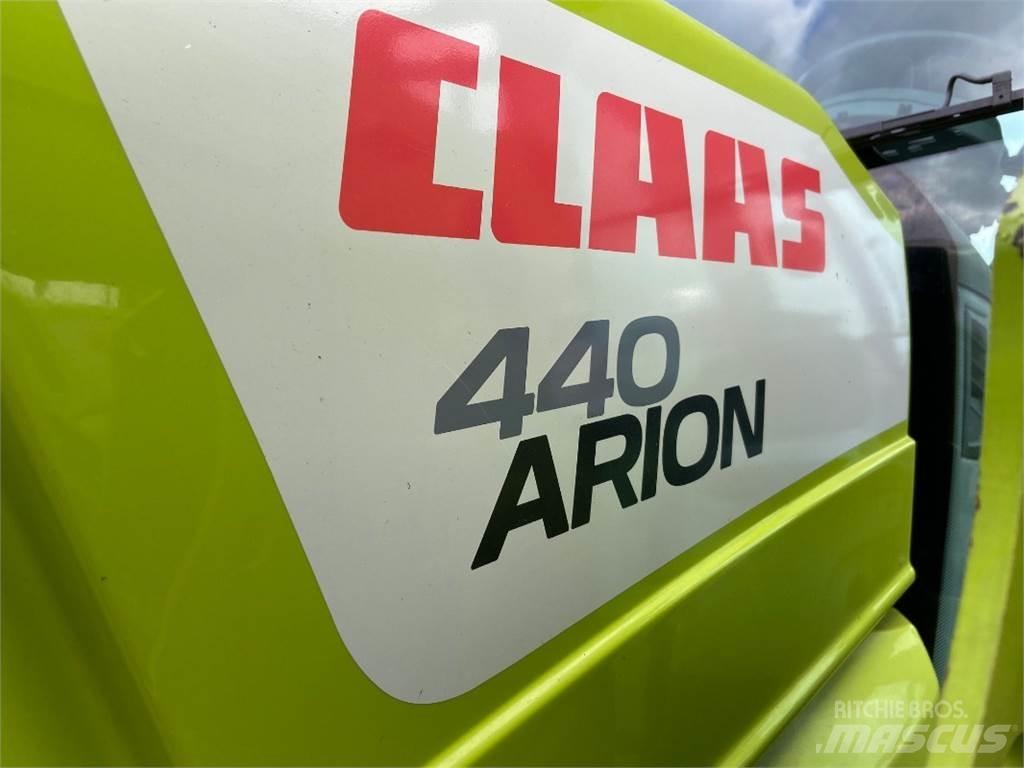 CLAAS Arion 440 Tracteur