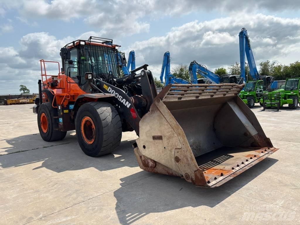 Doosan DL 300-5 Chargeuse sur pneus