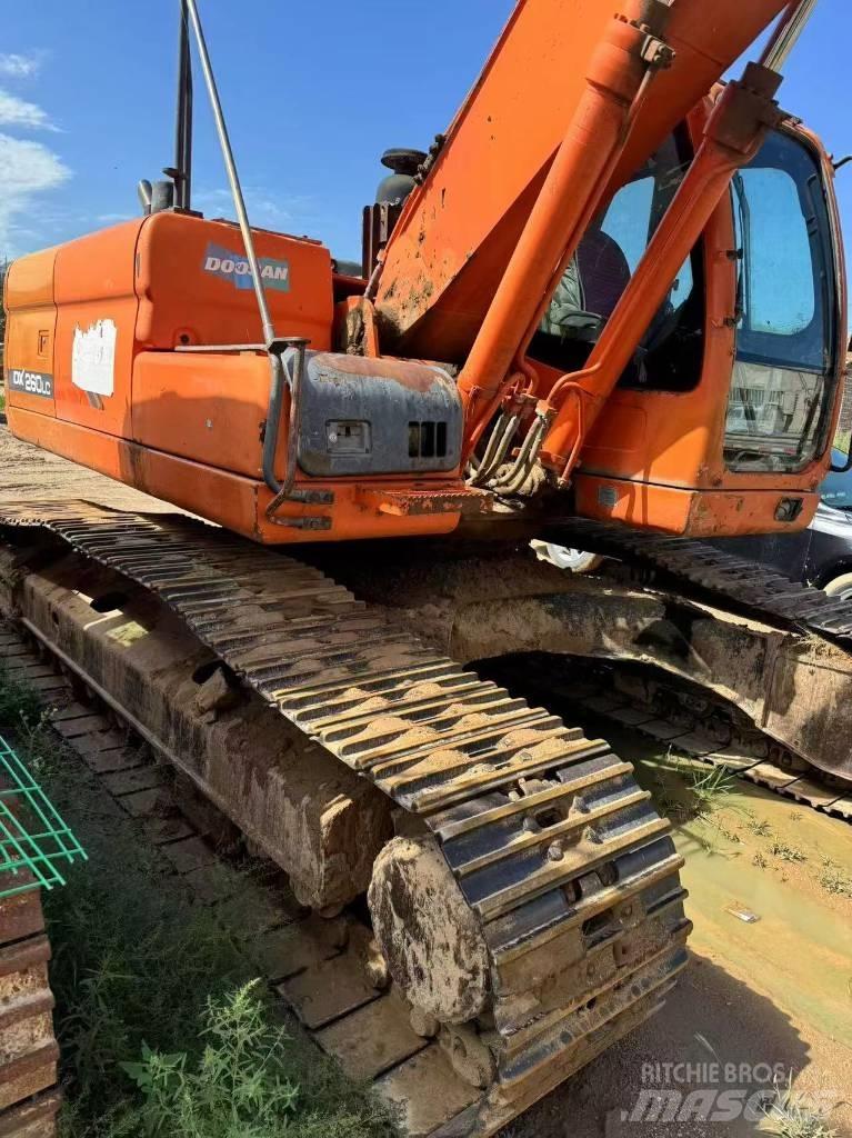 Doosan DX 260LC Pelle sur chenilles