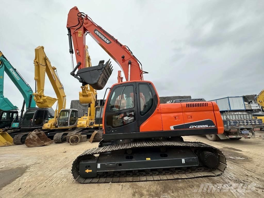 Doosan DX225LC-9C Pelle sur chenilles