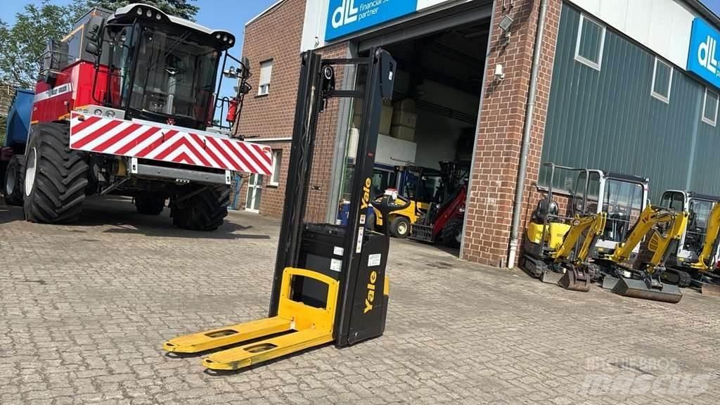 Yale MS12 AC Gerbeur accompagnant