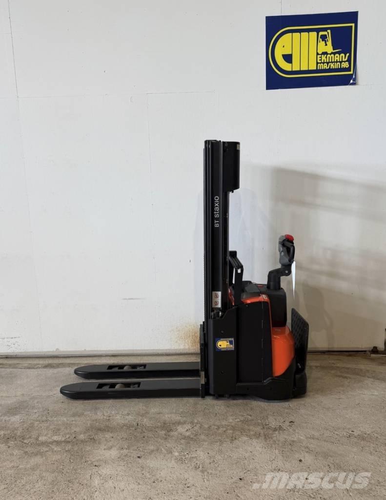 BT truck SWE 140L Gerbeur accompagnant