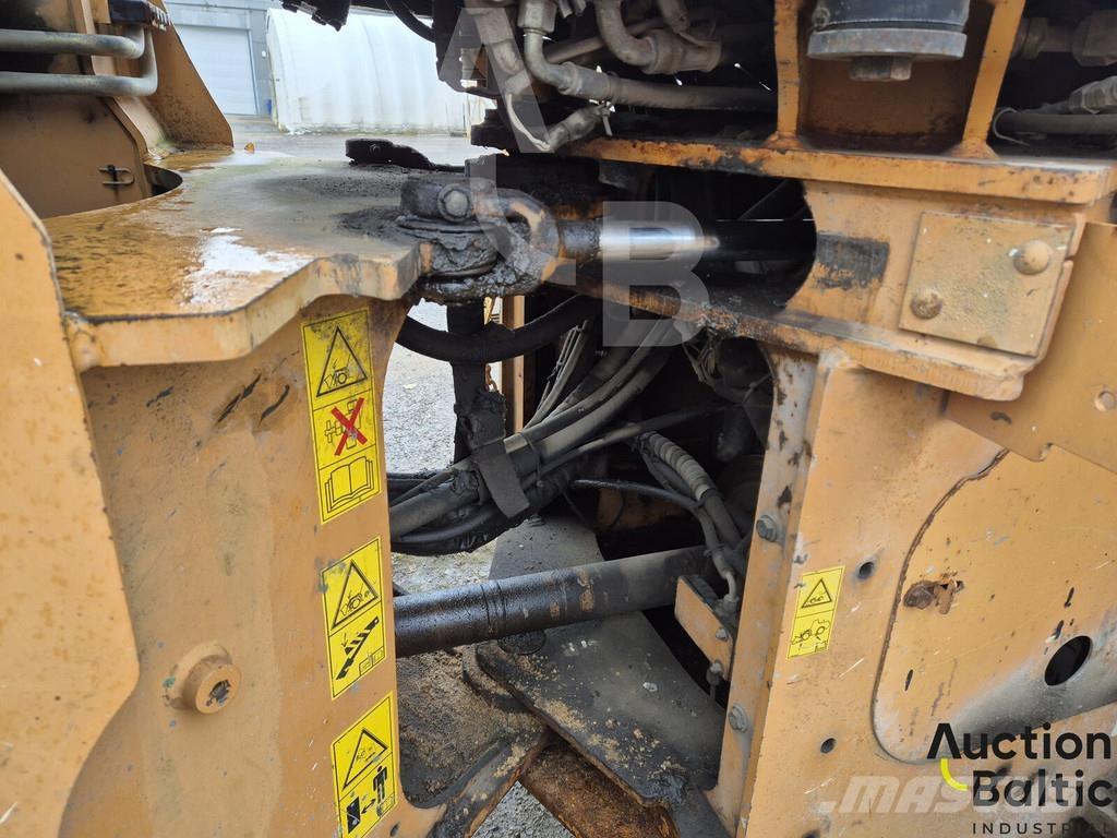 CASE 621 D Chargeuse sur pneus