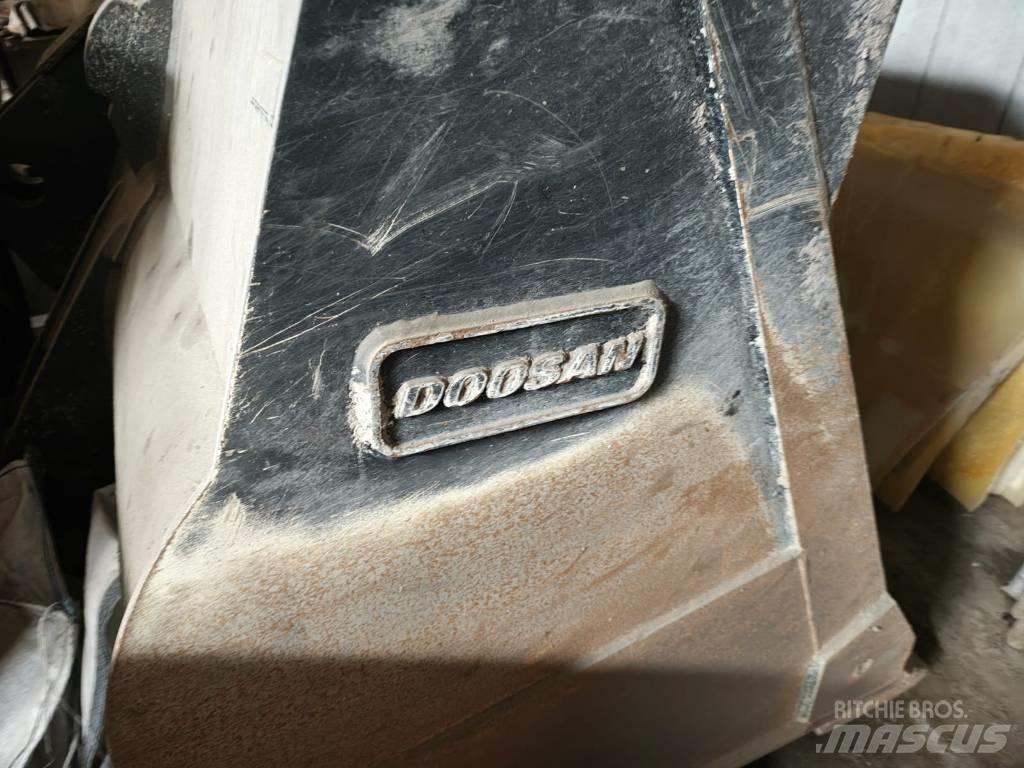Doosan DL 320-7 Chargeuse sur pneus