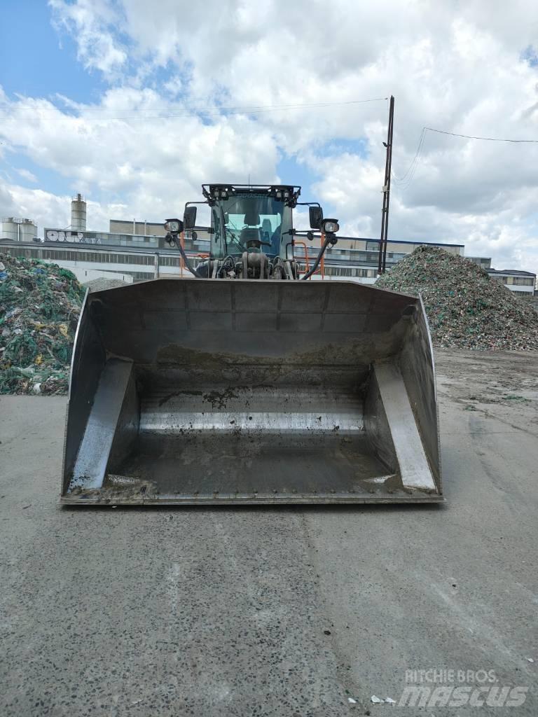 Doosan DL 320-7 Chargeuse sur pneus
