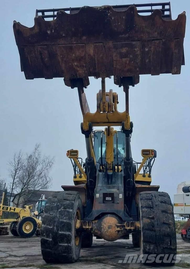Komatsu WA 600-6 Chargeuse sur pneus