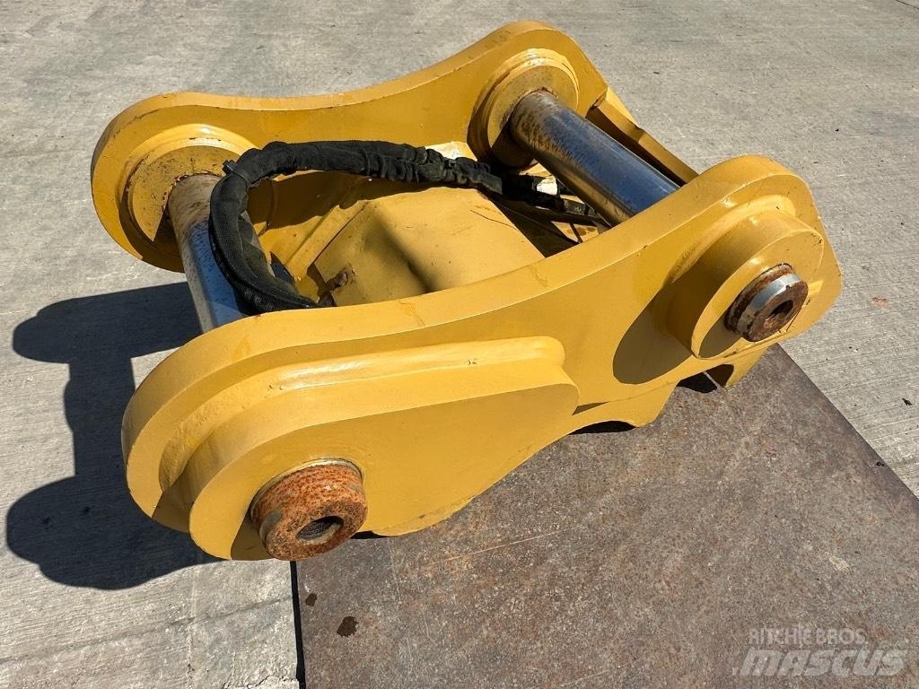 CAT 320 Attache rapide pour godet