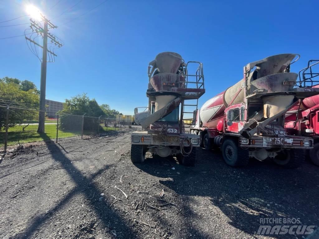Advance Mixer Autre camion