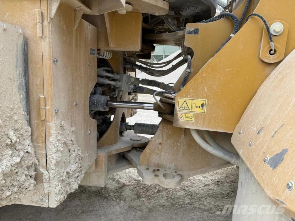 CAT 972M Chargeuse sur pneus