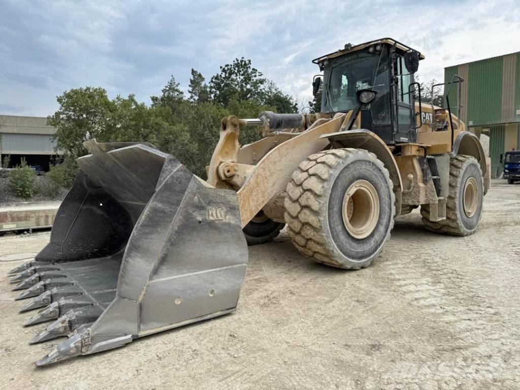 CAT 972M Chargeuse sur pneus