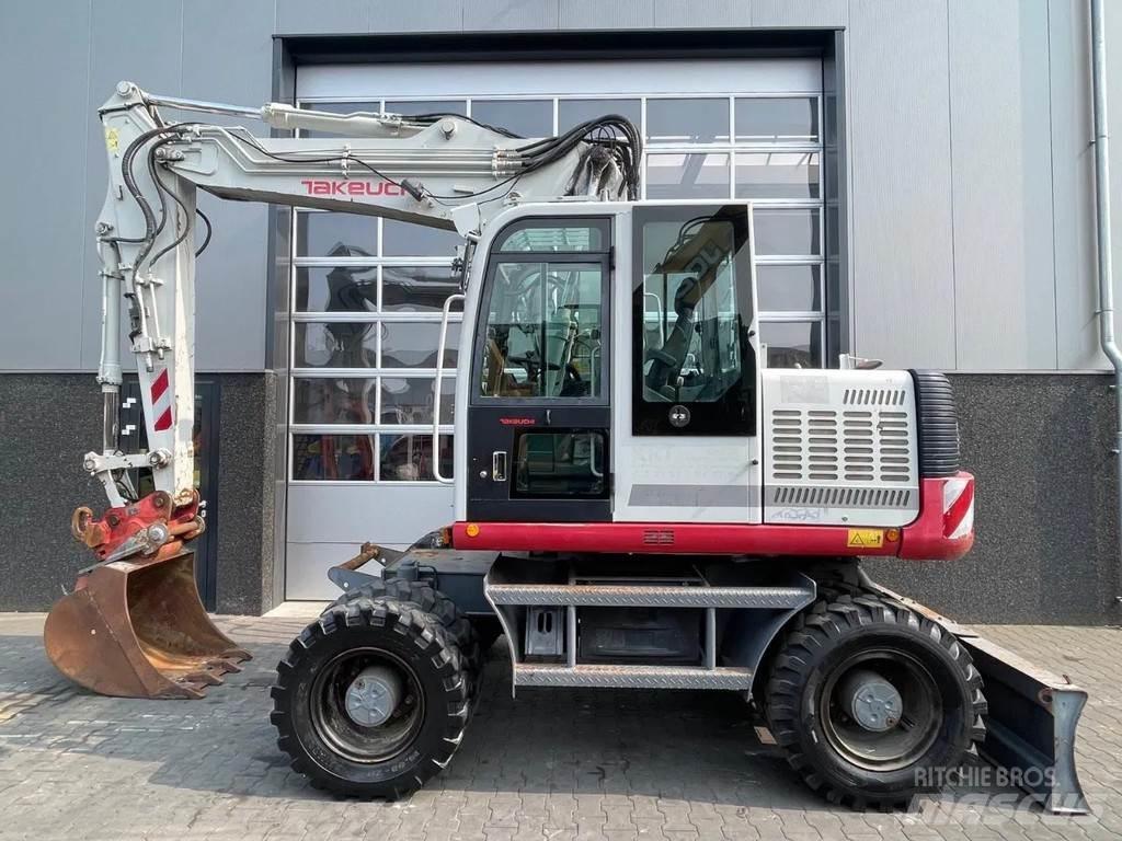Takeuchi TB1160W Pelle sur pneus