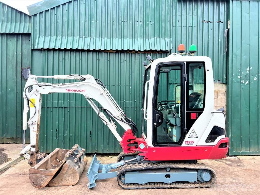 Takeuchi TB225 Mini pelle < 7t
