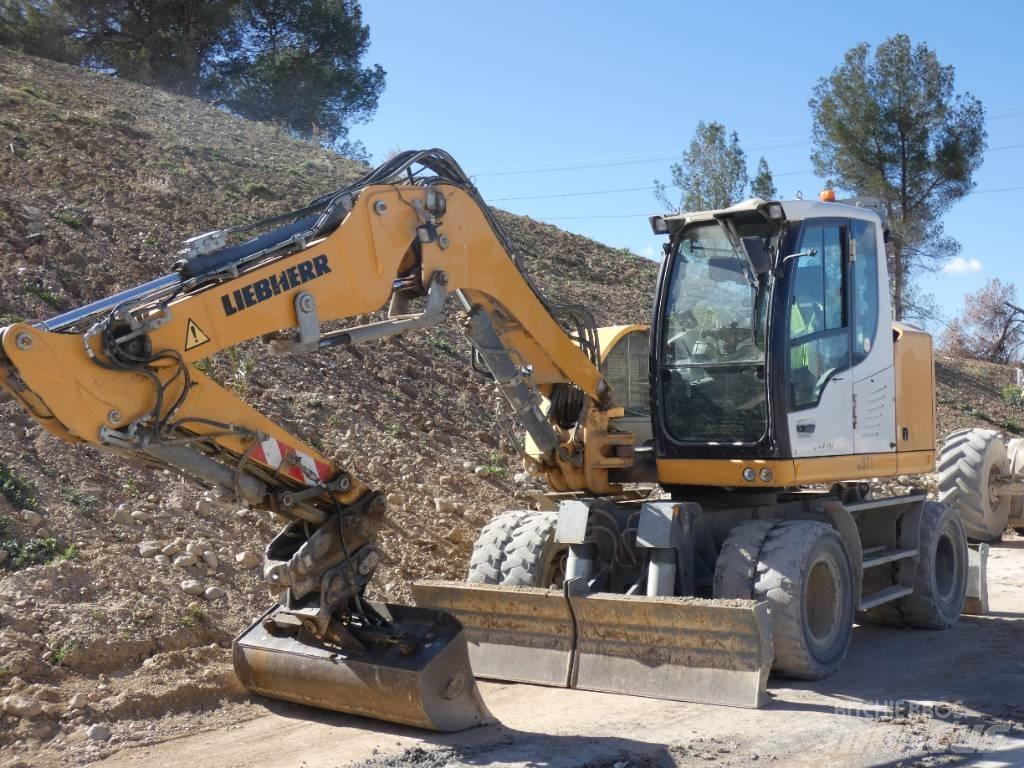 Liebherr A 912 Pelle sur pneus