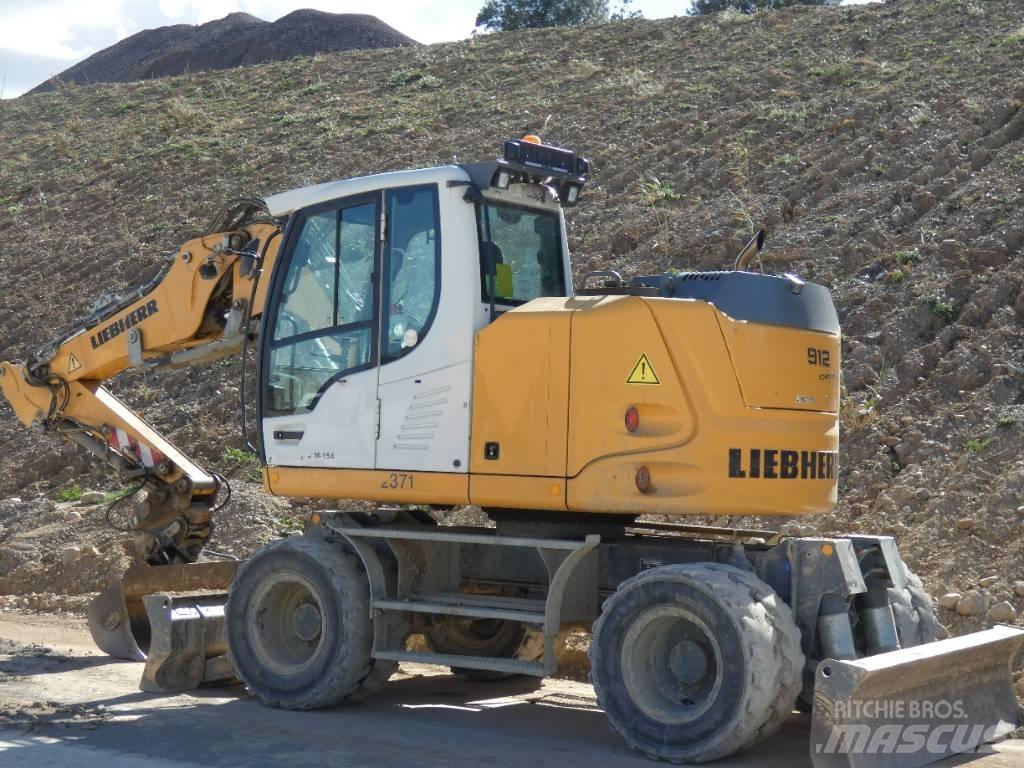 Liebherr A 912 Pelle sur pneus