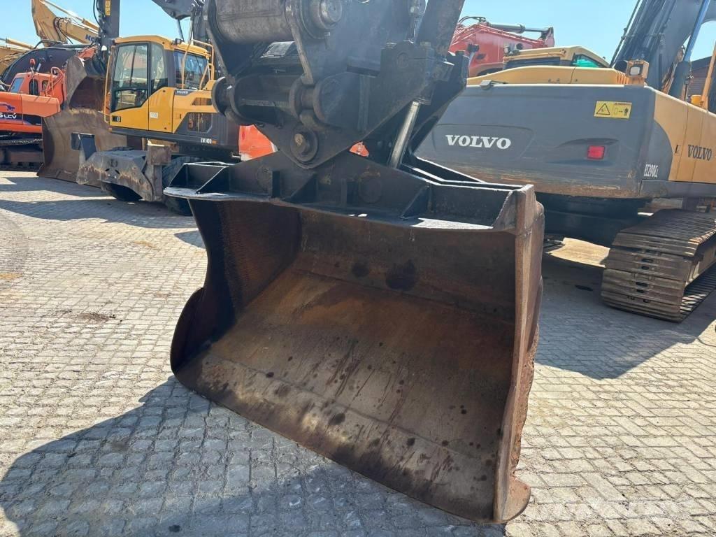 Volvo EC 240 C L Pelle sur chenilles