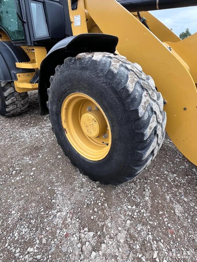CAT 908M Chargeuse sur pneus