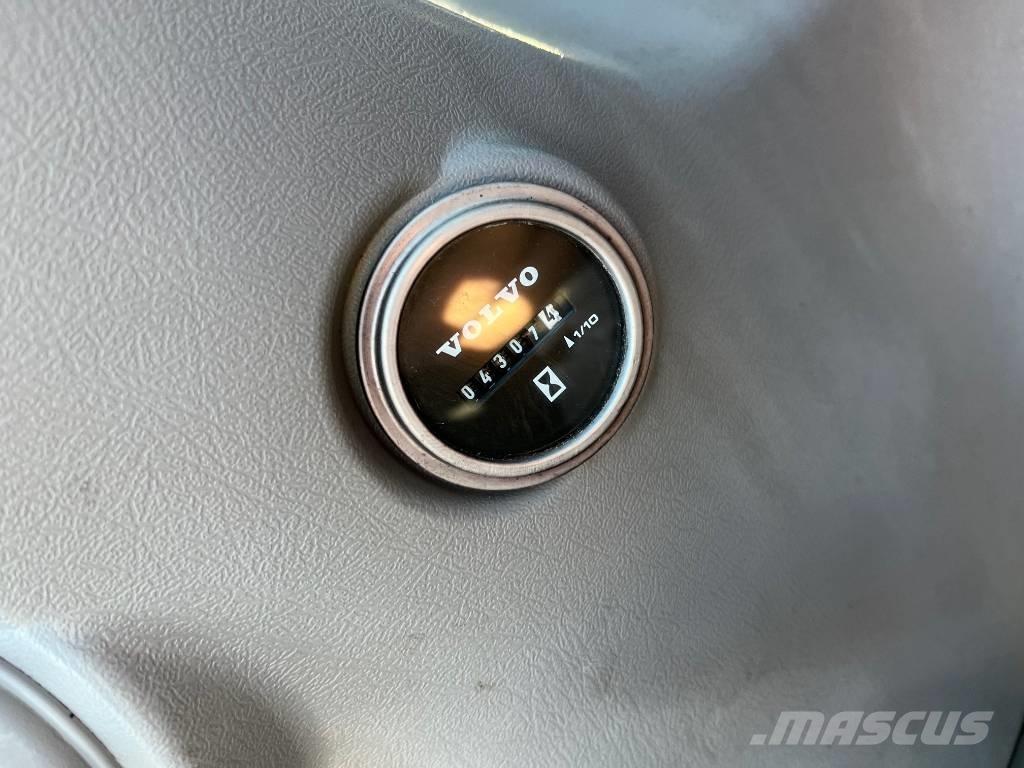 Volvo EWR 150 E Pelle sur pneus